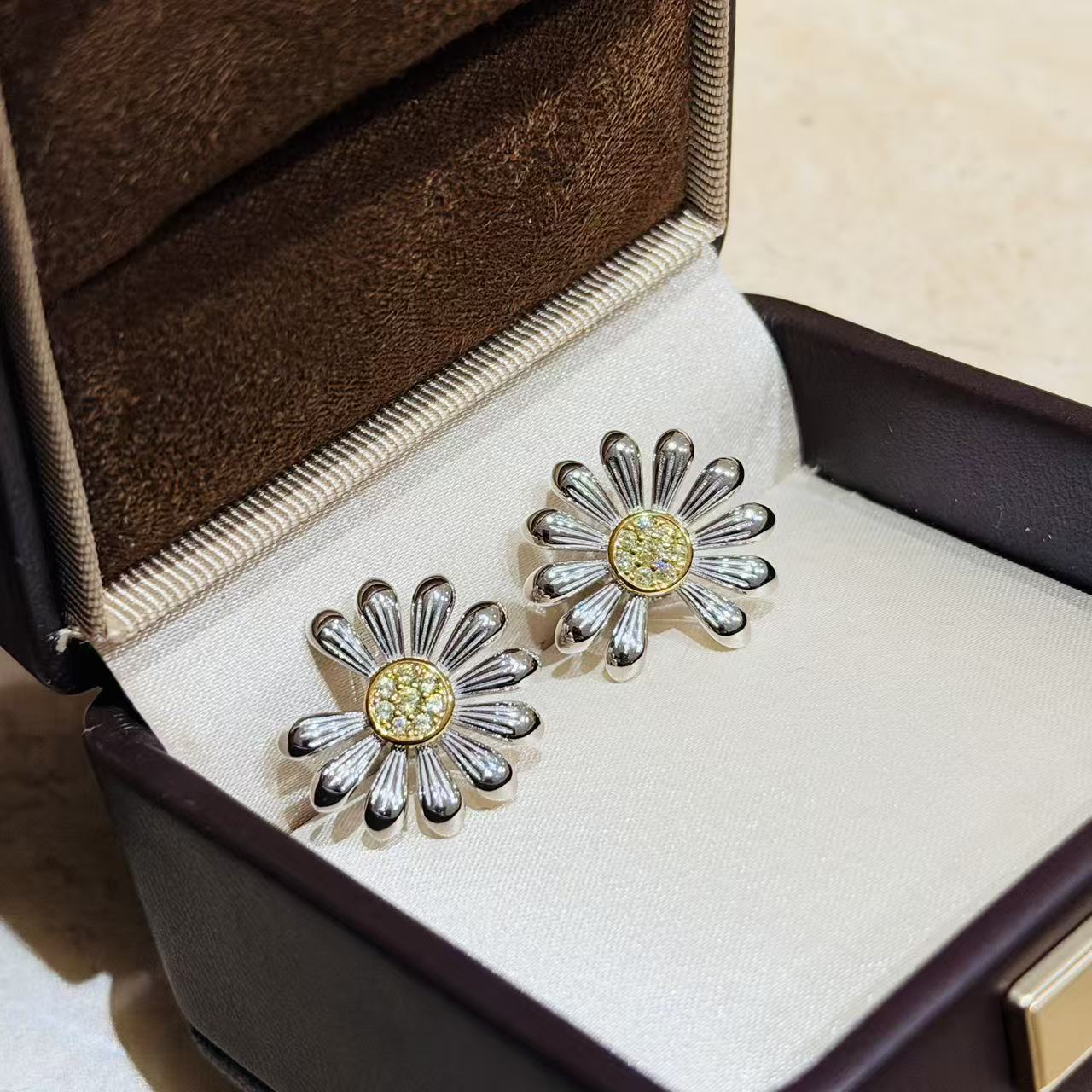 Daisy Bloom Earrings