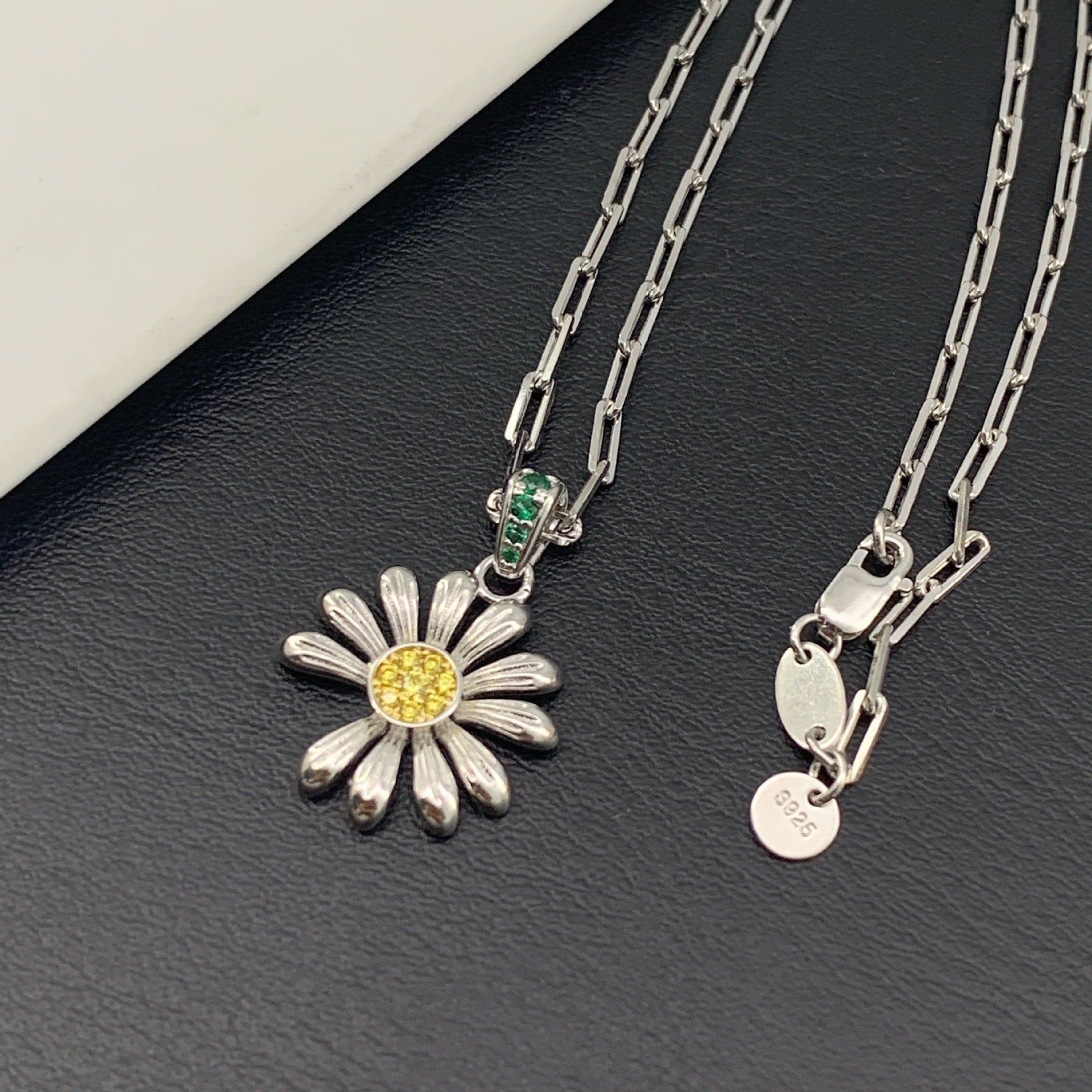 Daisy Bloom Necklace