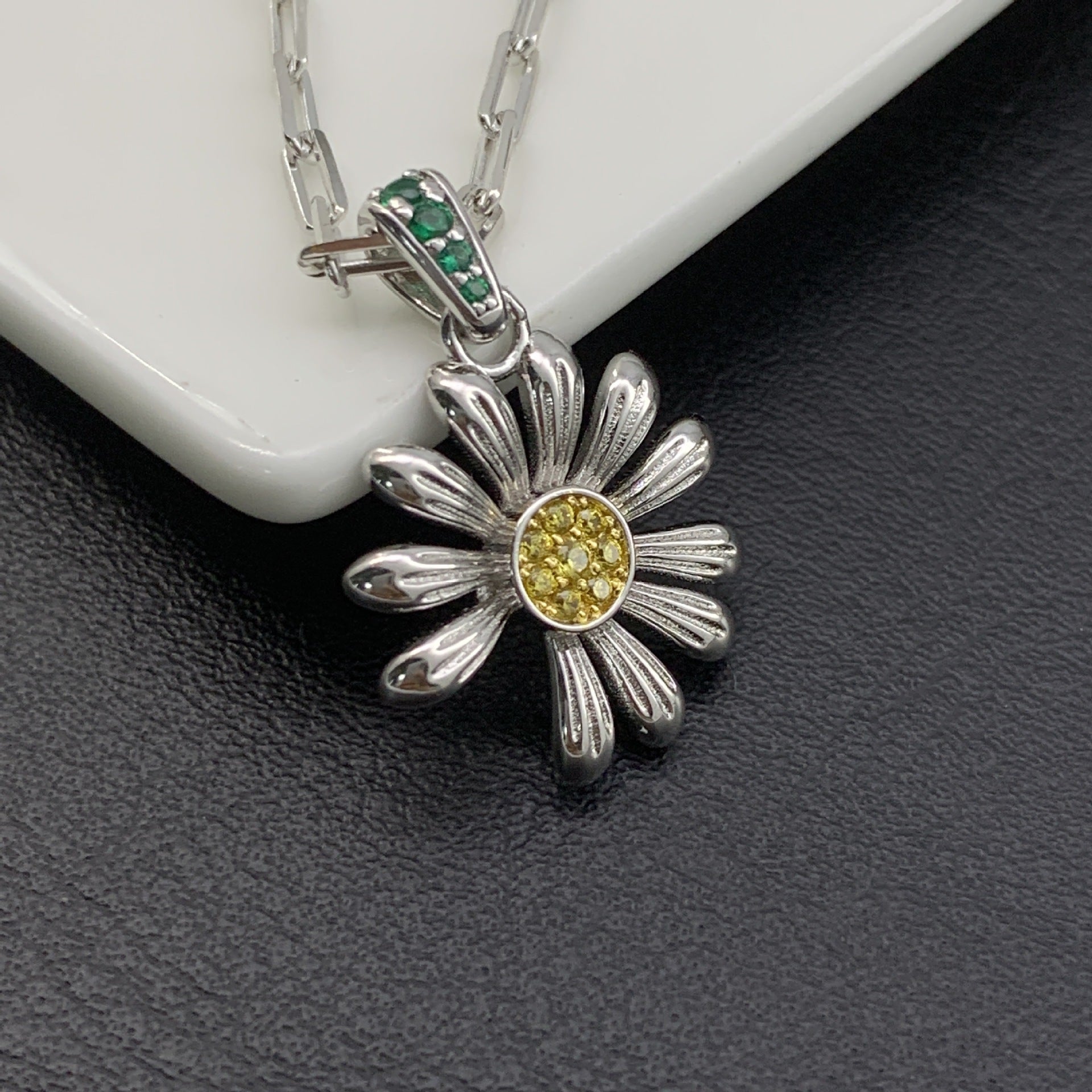 Daisy Bloom Necklace