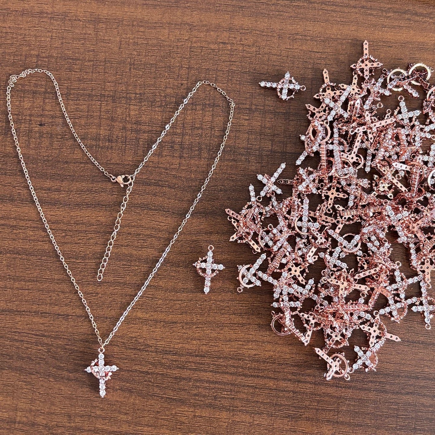 14 Karat vergoldete/18 Karat vergoldete Kronenkreuz-Halskette für Frauen – Glaube-Anhänger, Schmuckgeschenk für Sie